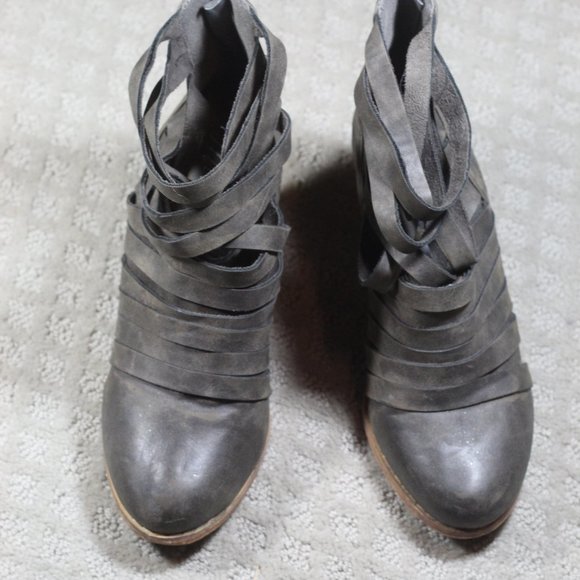 Mi iM Urban 04 Strappy Caged Stacked Heel Bootie - Picture 2 of 6